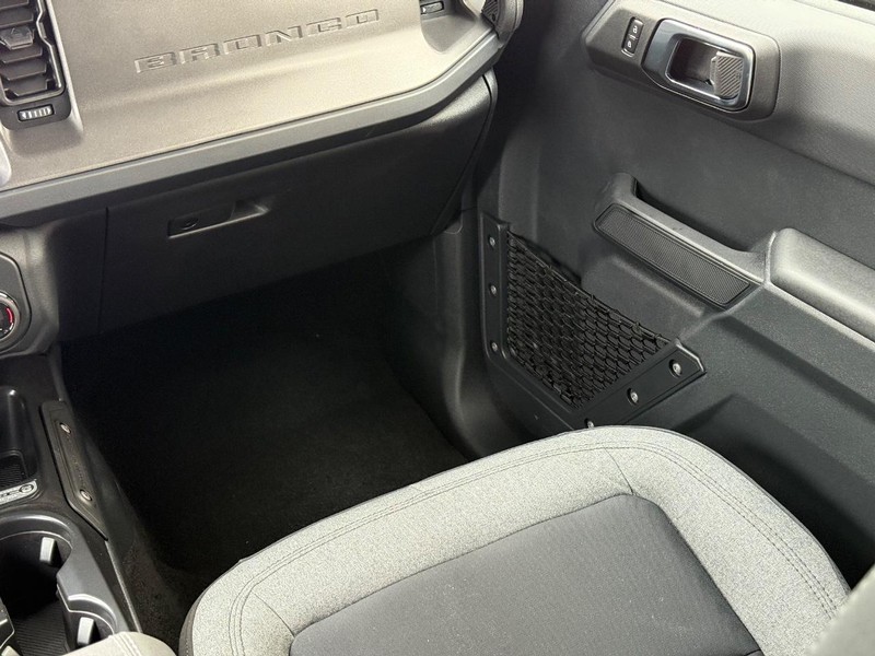 Ford Bronco Vehicle Full-screen Gallery Image 10