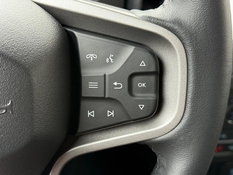 Ford Bronco Vehicle Full-screen Gallery Image 12