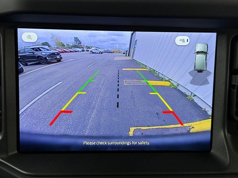 Ford Bronco Vehicle Full-screen Gallery Image 13