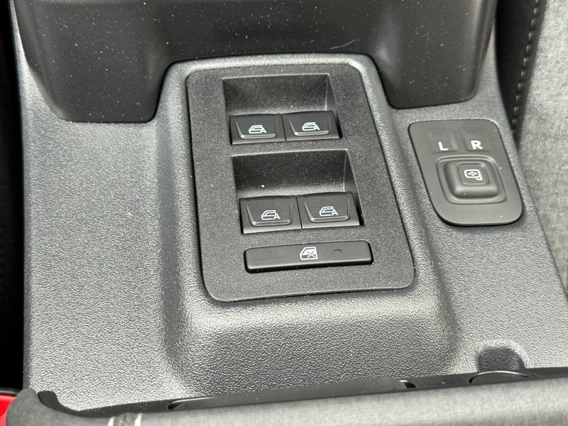 Ford Bronco Vehicle Full-screen Gallery Image 15