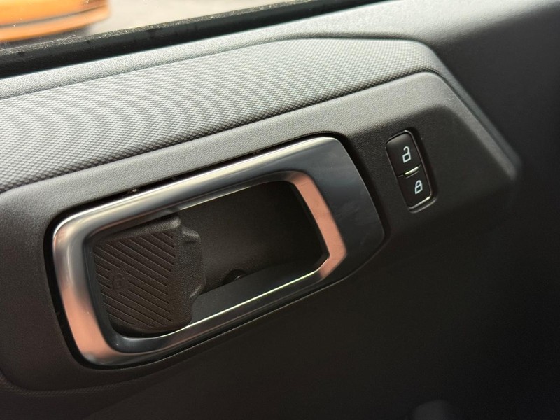 Ford Bronco Vehicle Full-screen Gallery Image 16