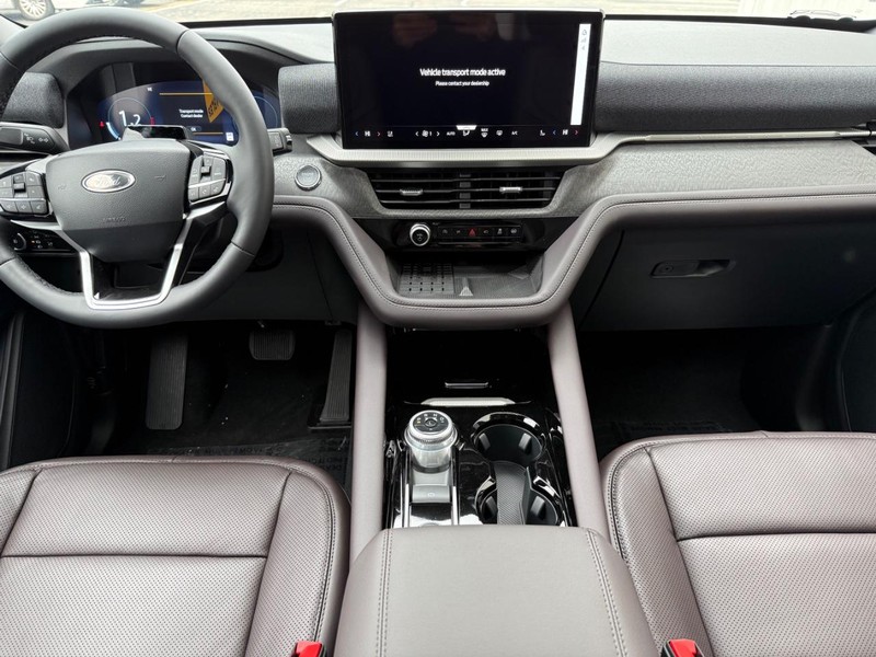 Ford Explorer Vehicle Full-screen Gallery Image 7