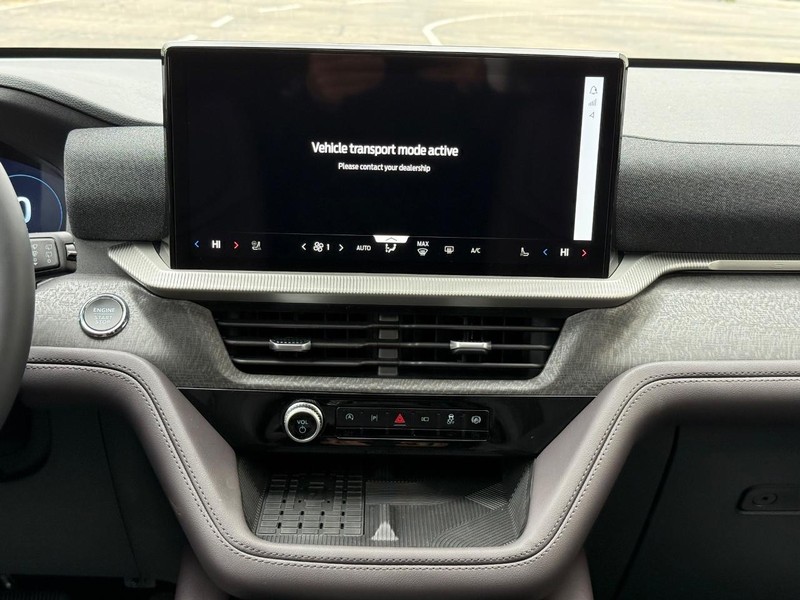 Ford Explorer Vehicle Full-screen Gallery Image 8