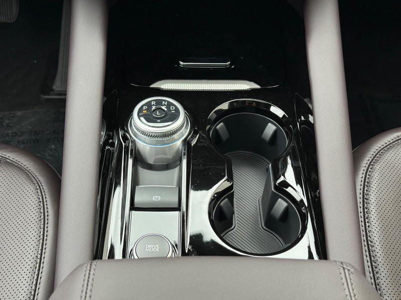 Ford Explorer Vehicle Full-screen Gallery Image 9