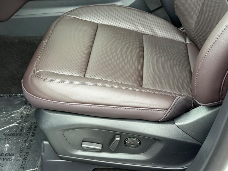 Ford Explorer Vehicle Full-screen Gallery Image 18