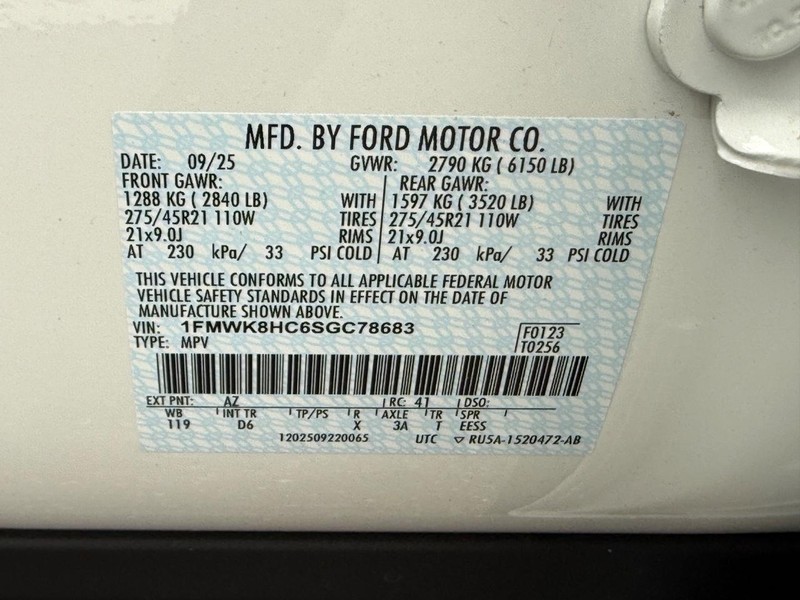 Ford Explorer Vehicle Full-screen Gallery Image 19