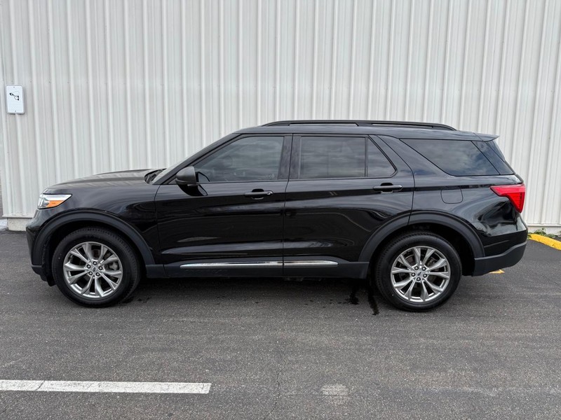 Ford Explorer Vehicle Full-screen Gallery Image 2