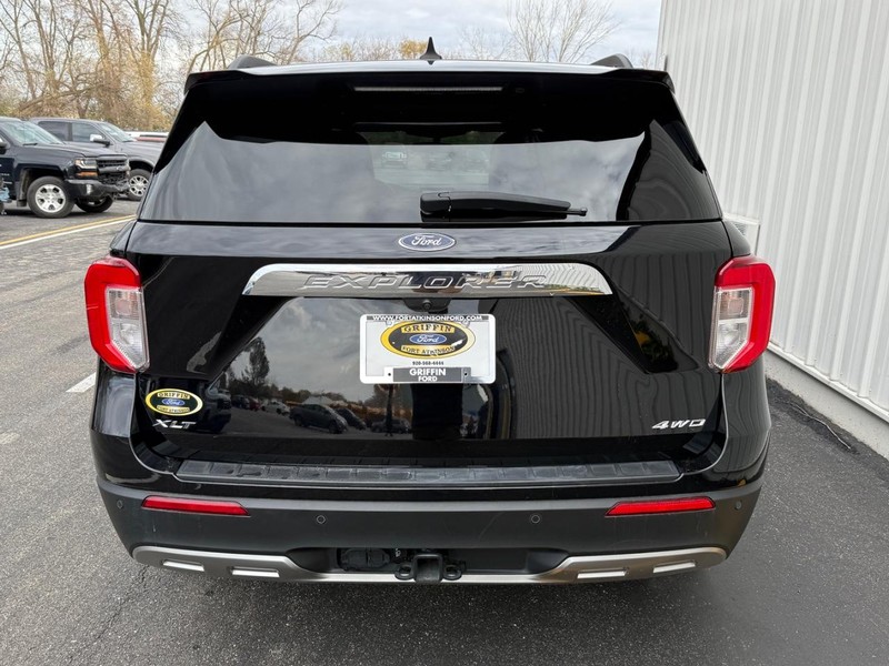 Ford Explorer Vehicle Full-screen Gallery Image 4