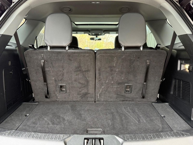 Ford Explorer Vehicle Full-screen Gallery Image 5