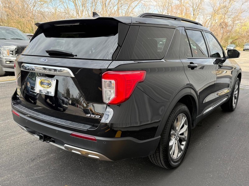 Ford Explorer Vehicle Full-screen Gallery Image 6