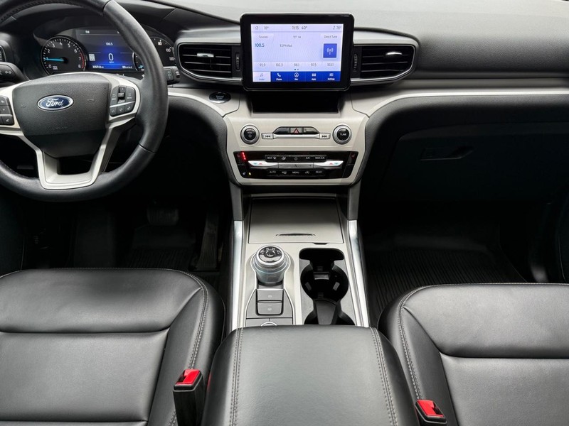 Ford Explorer Vehicle Full-screen Gallery Image 11