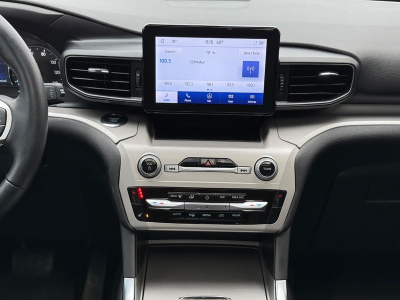 Ford Explorer Vehicle Full-screen Gallery Image 12