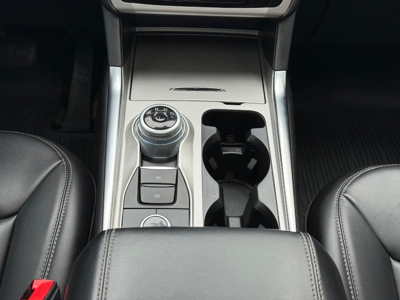 Ford Explorer Vehicle Full-screen Gallery Image 13