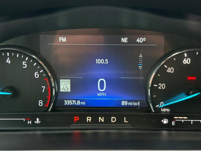 Ford Explorer Vehicle Full-screen Gallery Image 18