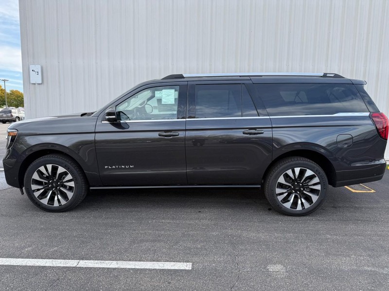 Ford Expedition Max Vehicle Full-screen Gallery Image 2