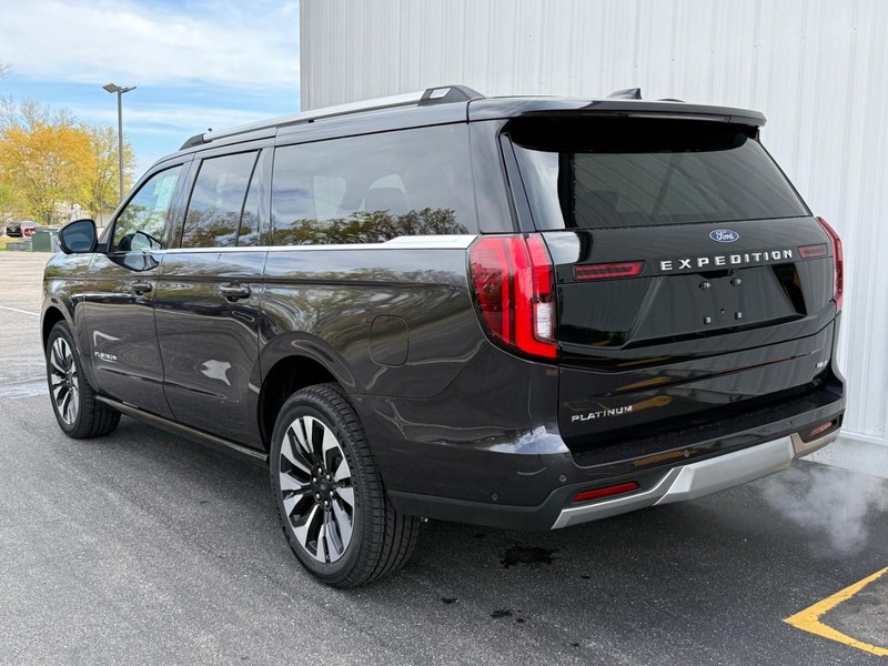 Ford Expedition Max Vehicle Full-screen Gallery Image 3