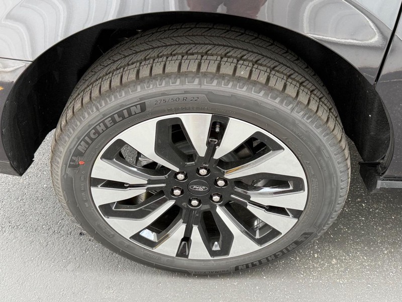 Ford Expedition Max Vehicle Full-screen Gallery Image 4