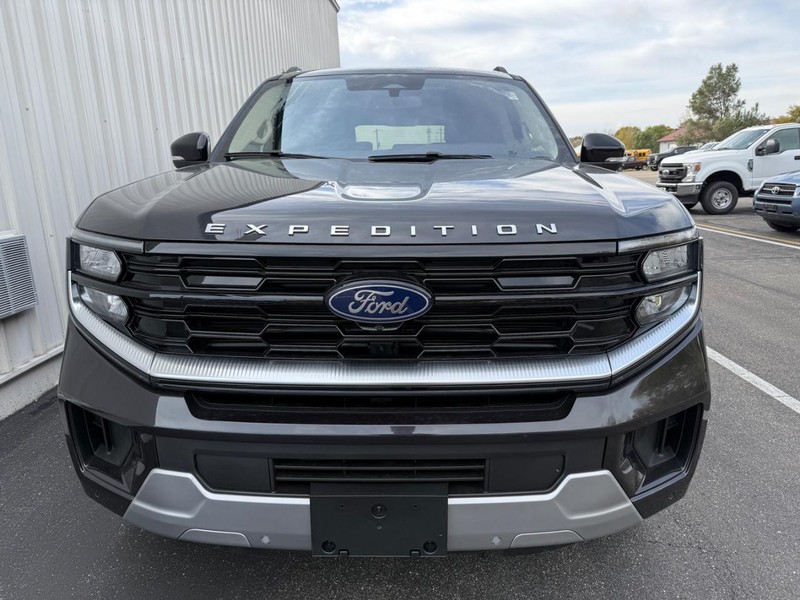 Ford Expedition Max Vehicle Full-screen Gallery Image 5