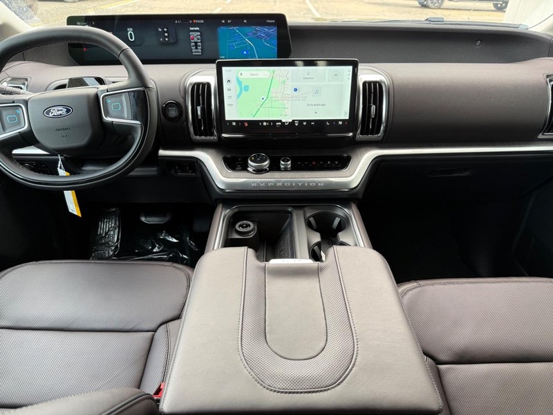 Ford Expedition Max Vehicle Full-screen Gallery Image 8