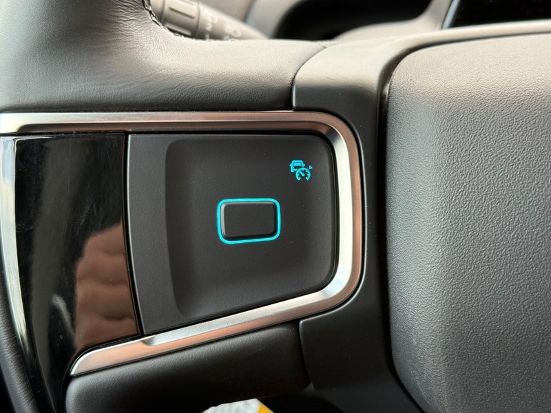 Ford Expedition Max Vehicle Full-screen Gallery Image 13