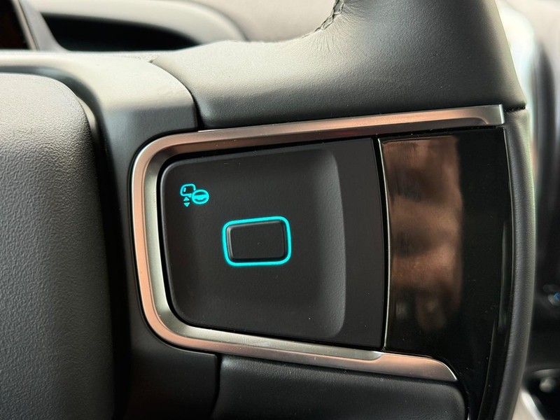 Ford Expedition Max Vehicle Full-screen Gallery Image 14