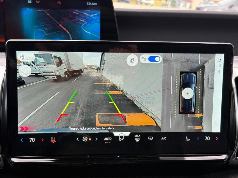 Ford Expedition Max Vehicle Full-screen Gallery Image 16