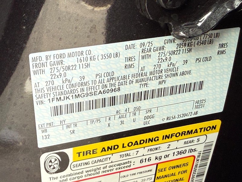 Ford Expedition Max Vehicle Full-screen Gallery Image 19