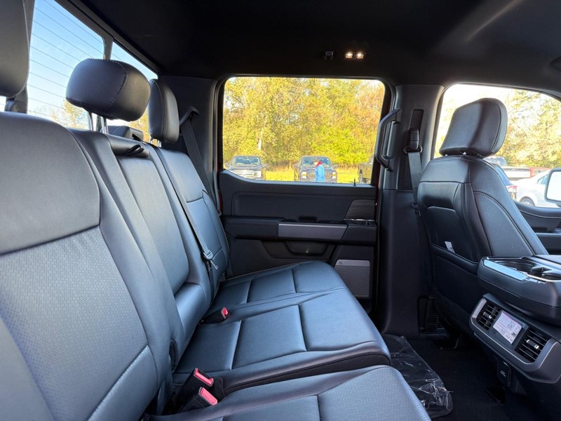 Ford F-150 Vehicle Full-screen Gallery Image 5