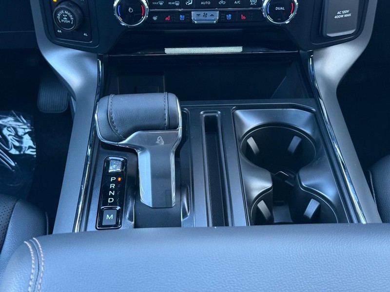 Ford F-150 Vehicle Full-screen Gallery Image 8