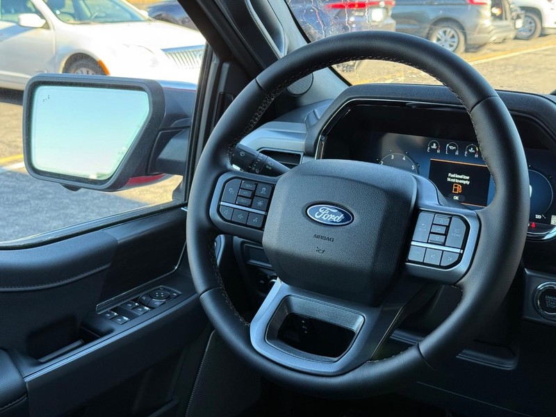 Ford F-150 Vehicle Full-screen Gallery Image 9