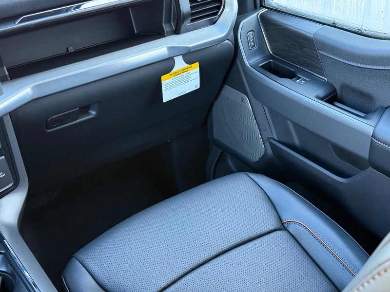 Ford F-150 Vehicle Full-screen Gallery Image 10