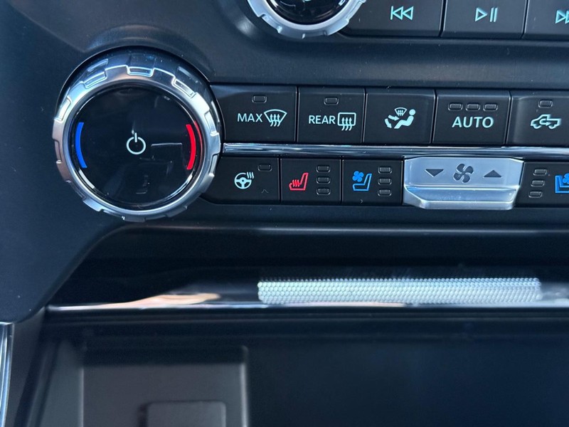 Ford F-150 Vehicle Full-screen Gallery Image 14