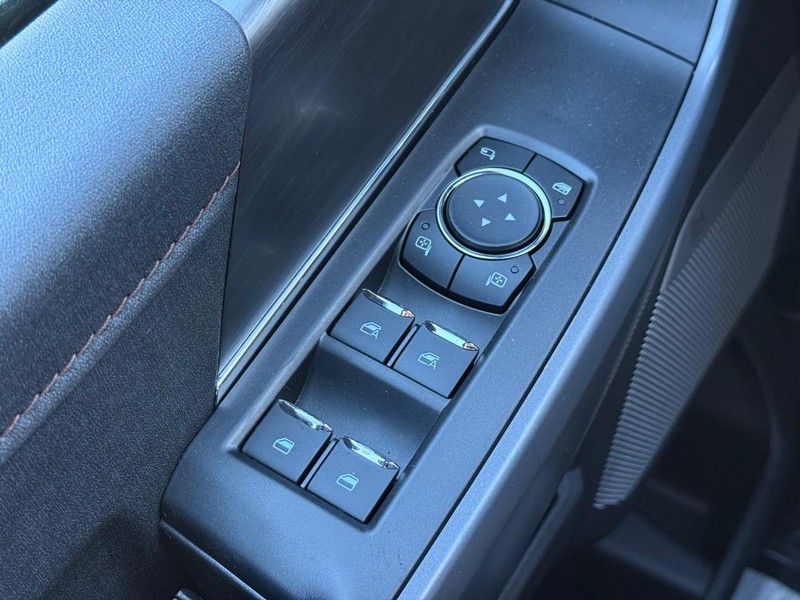 Ford F-150 Vehicle Full-screen Gallery Image 15