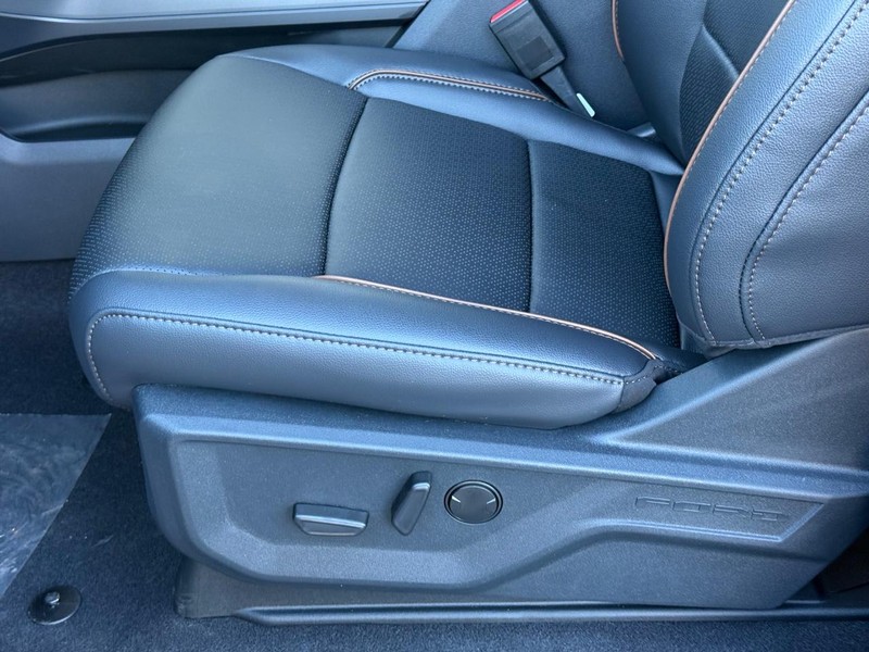 Ford F-150 Vehicle Full-screen Gallery Image 16