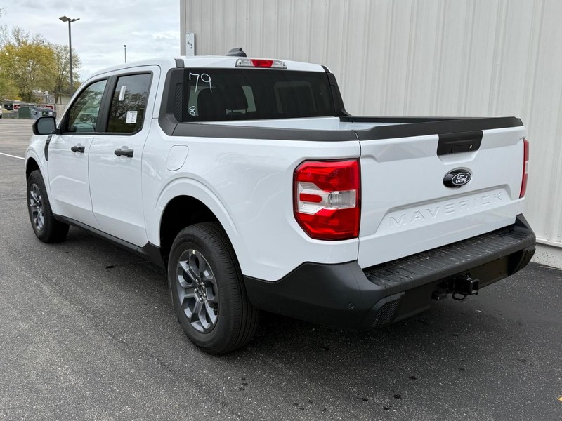 Ford Maverick Vehicle Full-screen Gallery Image 3