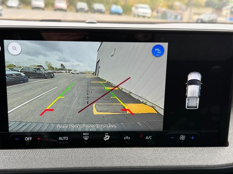 Ford Maverick Vehicle Full-screen Gallery Image 12