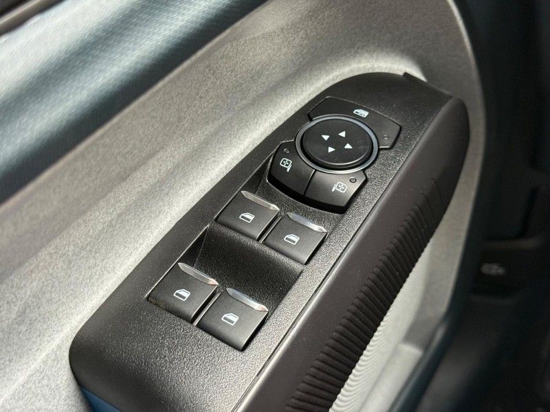 Ford Maverick Vehicle Full-screen Gallery Image 13