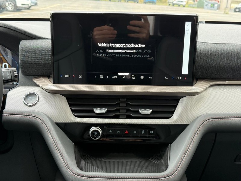 Ford Explorer Vehicle Full-screen Gallery Image 7