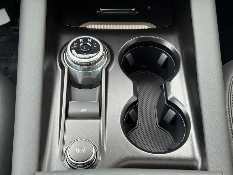 Ford Explorer Vehicle Full-screen Gallery Image 8