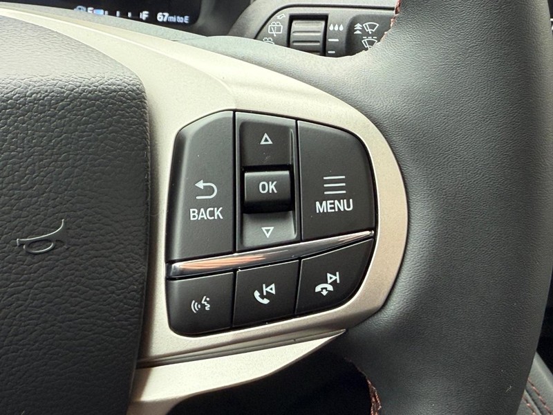 Ford Explorer Vehicle Full-screen Gallery Image 12