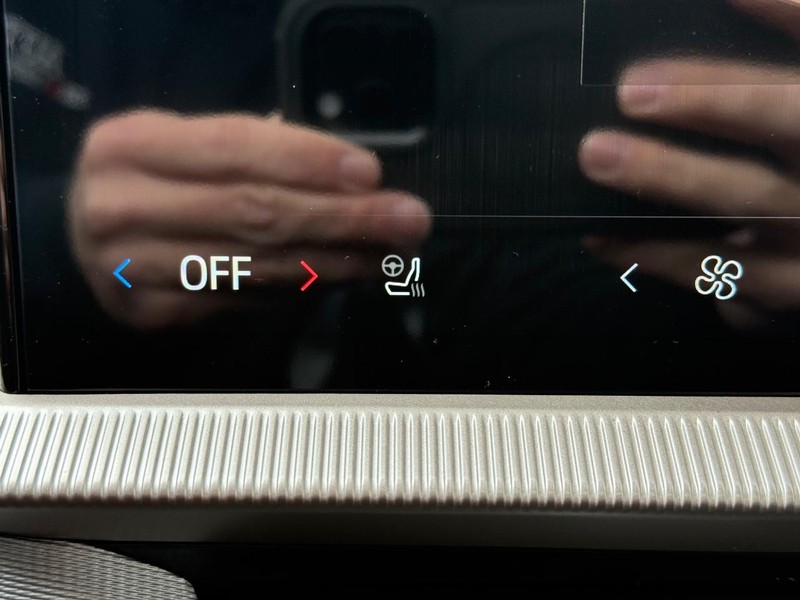 Ford Explorer Vehicle Full-screen Gallery Image 14