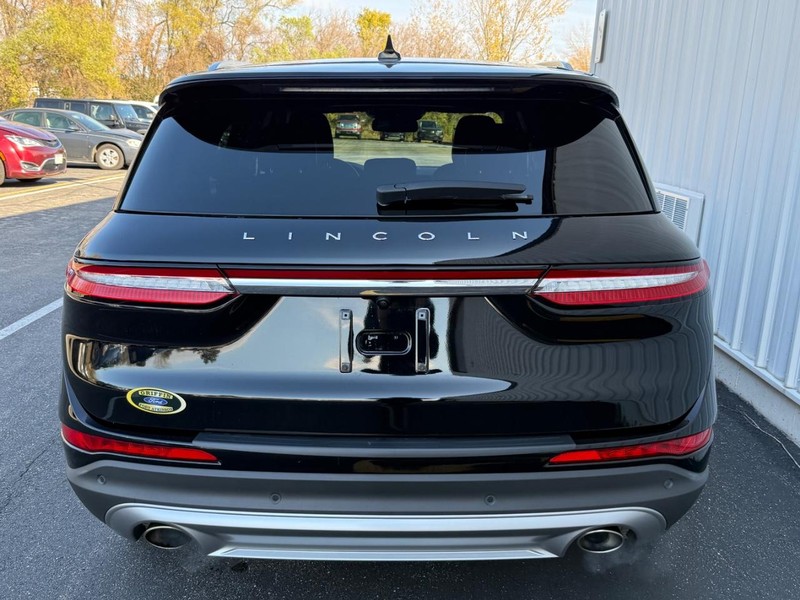 Lincoln Corsair Vehicle Full-screen Gallery Image 4