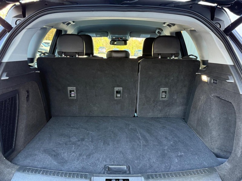 Lincoln Corsair Vehicle Full-screen Gallery Image 5