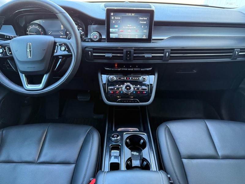 Lincoln Corsair Vehicle Full-screen Gallery Image 10