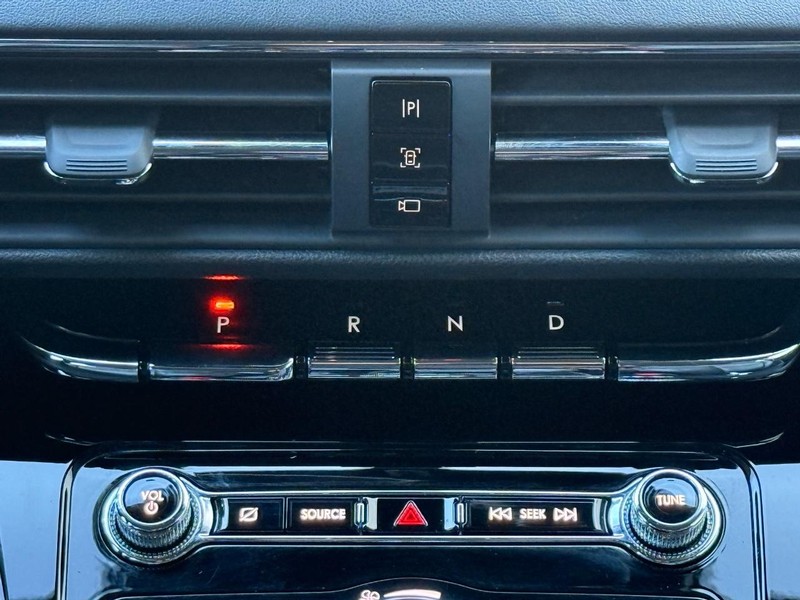 Lincoln Corsair Vehicle Full-screen Gallery Image 12