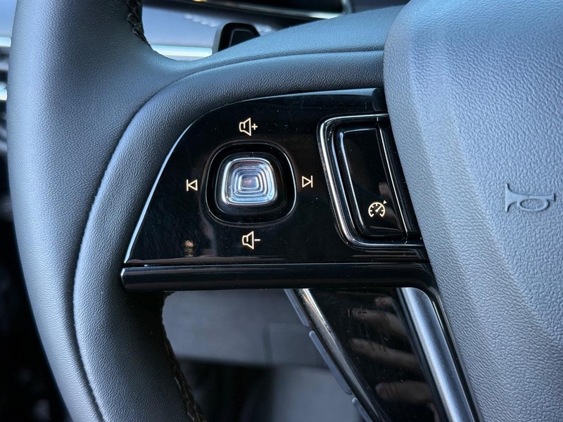 Lincoln Corsair Vehicle Full-screen Gallery Image 16