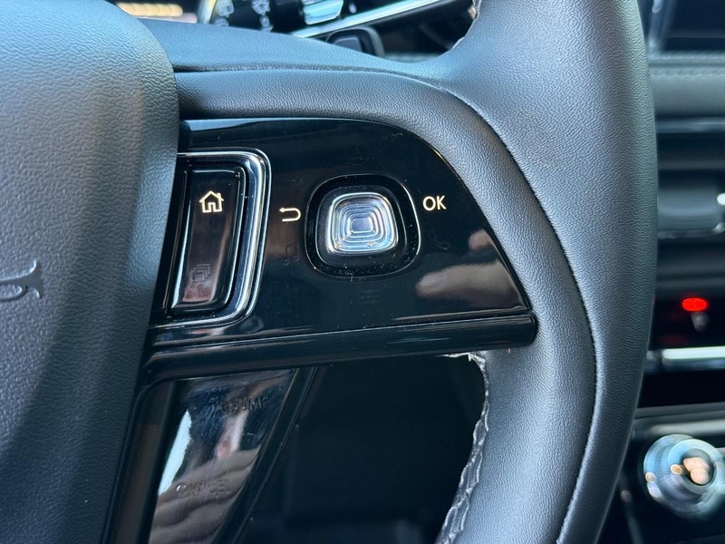 Lincoln Corsair Vehicle Full-screen Gallery Image 17