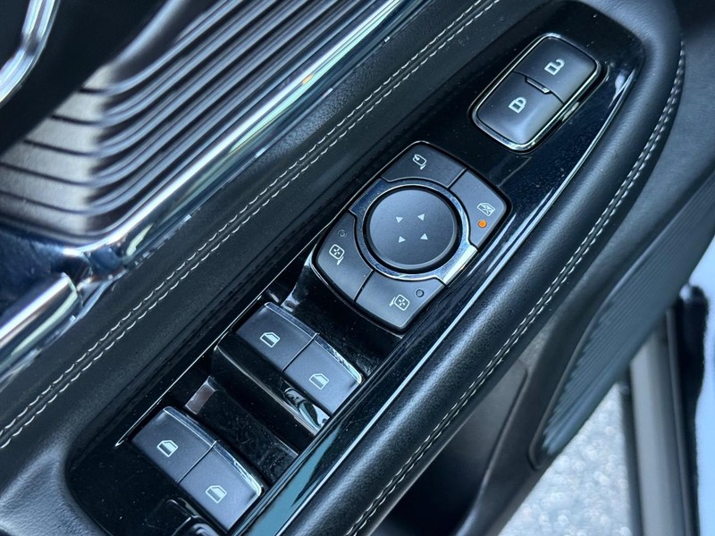 Lincoln Corsair Vehicle Full-screen Gallery Image 21