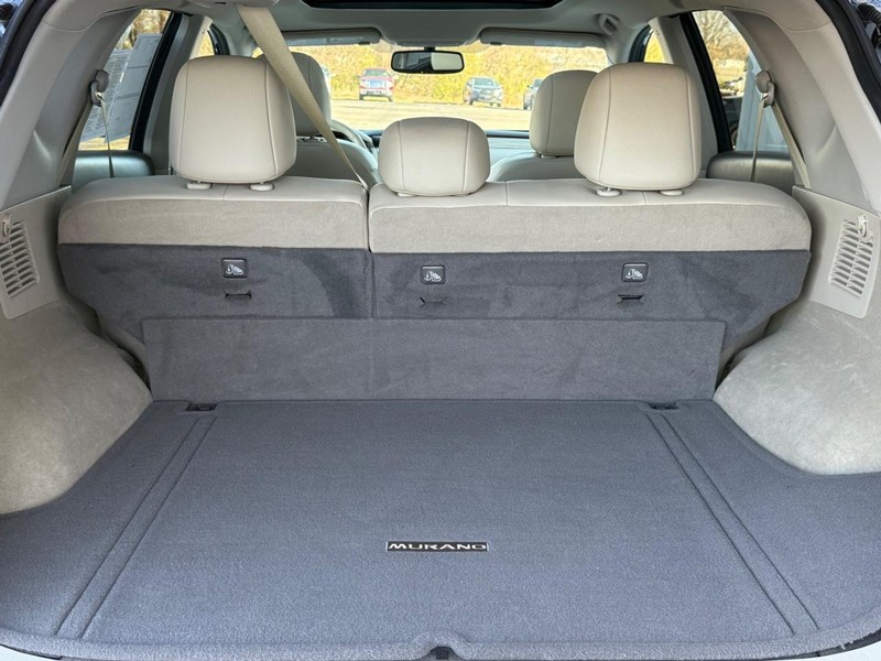 Nissan Murano Vehicle Full-screen Gallery Image 5