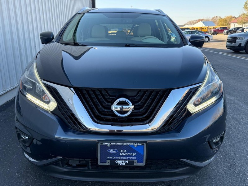 Nissan Murano Vehicle Full-screen Gallery Image 8